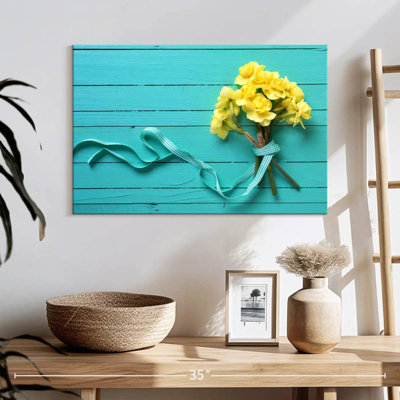 Bouquet de jonquilles Harnek sur fond bleu