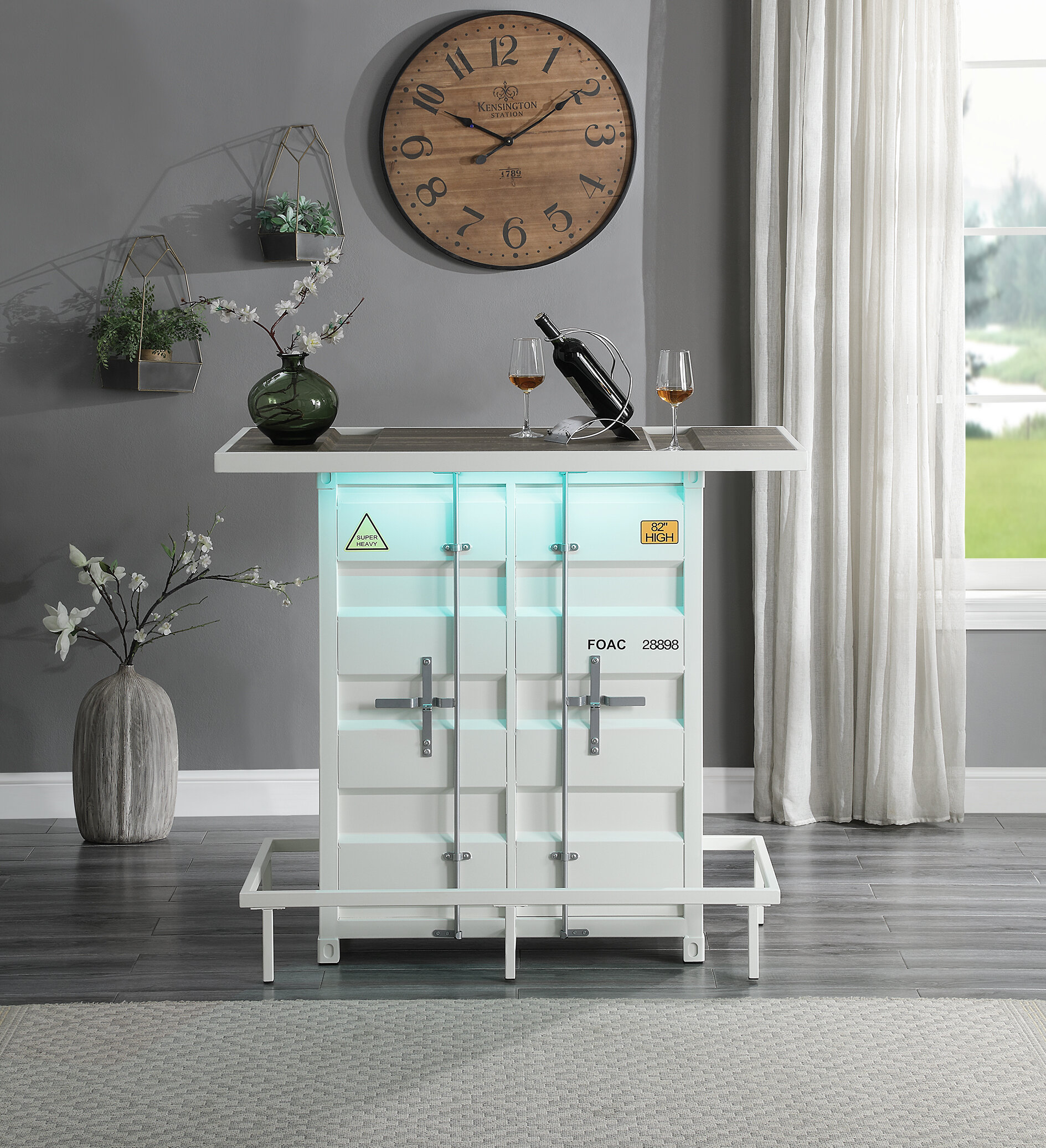 Callao bar store cabinet