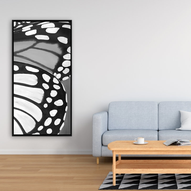 Butterfly Wings Closeup Print On Canvas, H 48 po x l 24 po