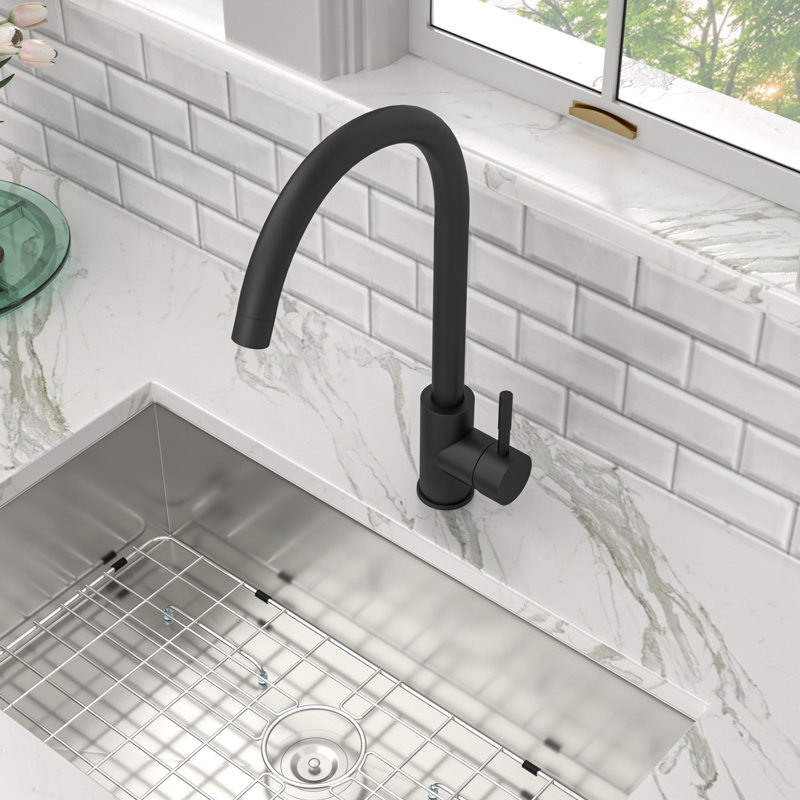 Robinet de cuisine rétractable à poignée simple avec accessoires