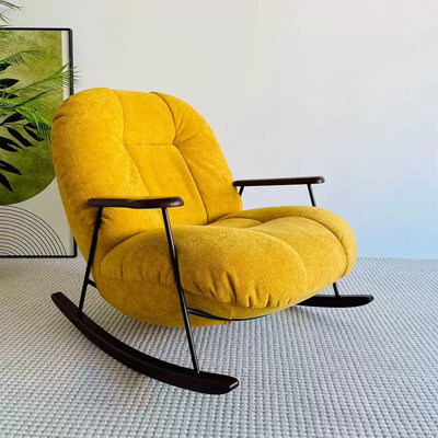 Chaise berçante confortable et moderne
