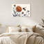 Illustration botanique sur toile représentant un chrysanthème orange et une abeille-1143188553