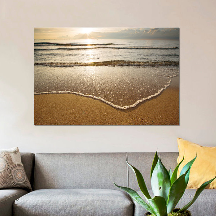 «First Landing Sea I», reproduction de photo sur toile, Toile avec cadre noir, H 16 po x l 24 po x P 1 po, Blanc