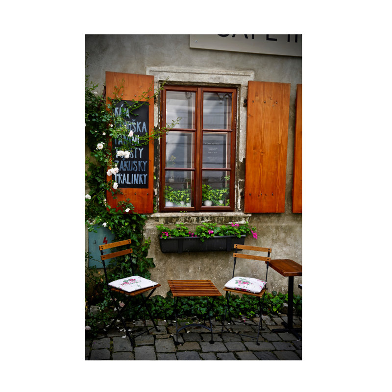 Susan Vizvary, art sur toile, "Table pour deux avec chaises", H 19 po x l 12 po x P 2 po