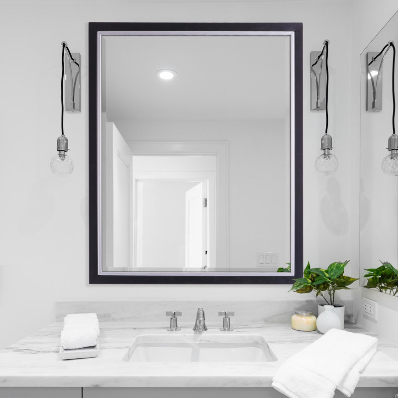 Miroir de salle de bain Wilguy, 24 po x 30 po, Noir brossé / chrome
