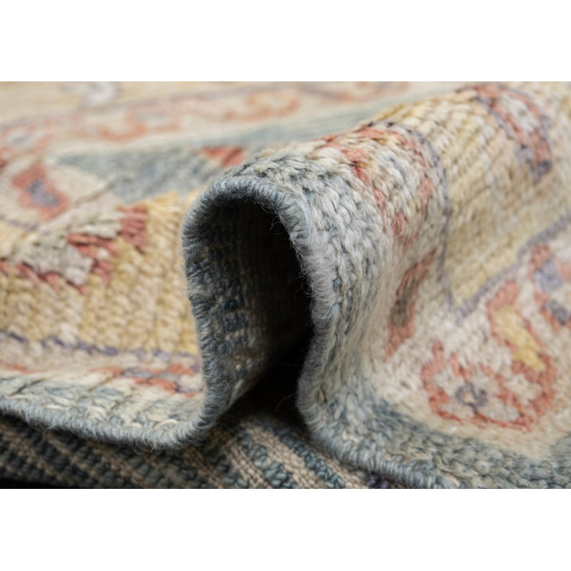Tapis turc carré fait à la main 5 pi 4 po x 5 pi 10 po