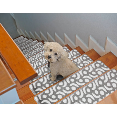 Tapis d’escalier gris doux et vibrant treillis Albers