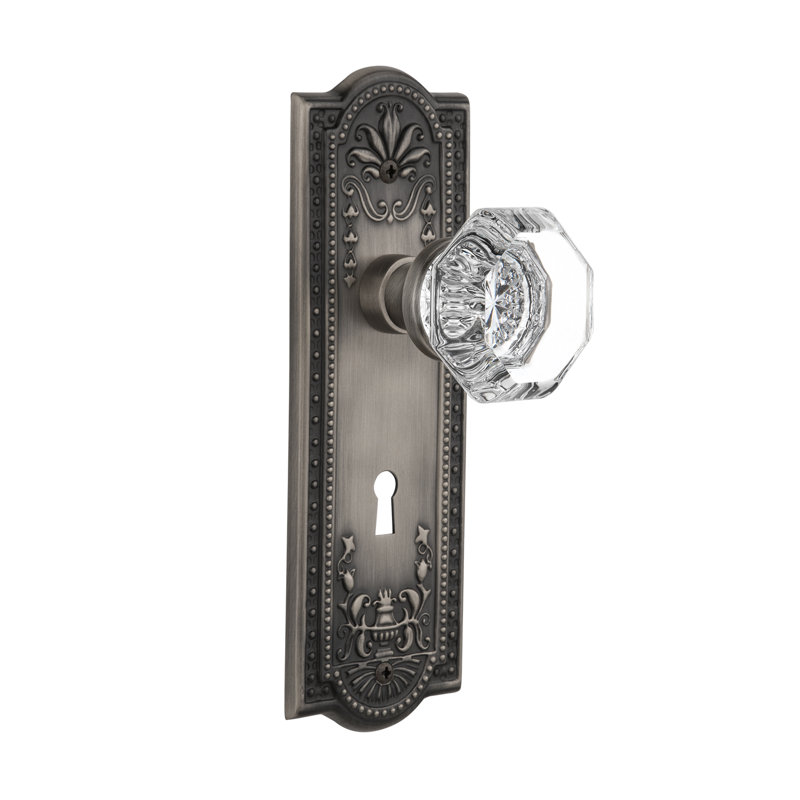 Plaque Meadows avec trou de serrure décoratif et bouton de porte Waldorf, Étain antique