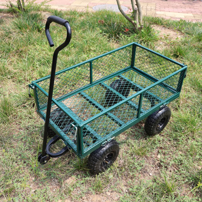 Les chariots de chariot de jardin facilitent le transport du bois de chauffage (vert)