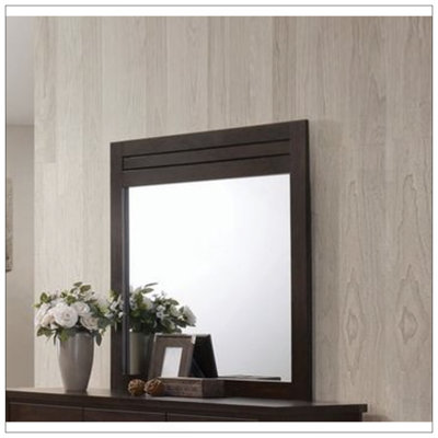 Élégant miroir rectangulaire Panang en acajou, parfait pour rehausser la décoration intérieure et ajouter une touche de luxe.