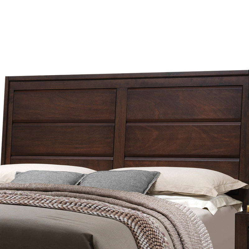Grand lit à panneaux en noyer avec design classique et support de matelas moderne
