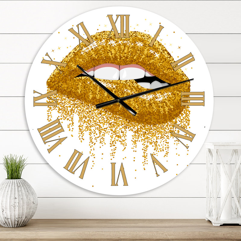 «Woman Lips With Glitter Gold Sparkles» - horloge murale moderne, Petit