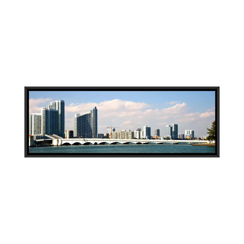 «Buildings at the Waterfront Miami, Florida», reproduction d'art sur toile tendue, H 9 po x l 12 po x P 36 po