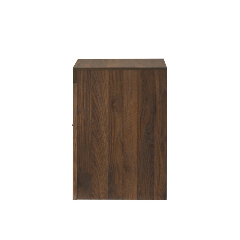 Ensemble de chambre à coucher 4 pièces, Walnut, Ensemble de quatre pièces : lit, deux tables de c, Queen