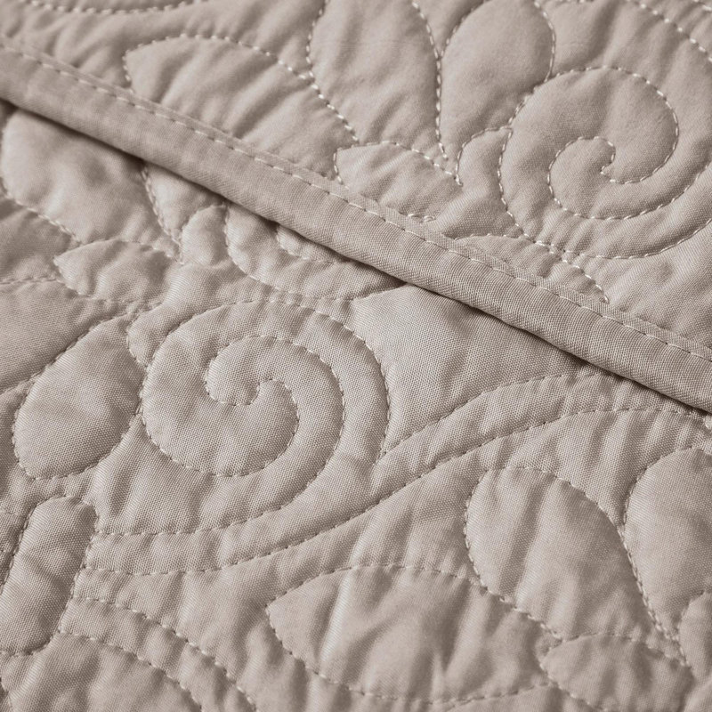 Quilted Throw Seafoam, Khaki
