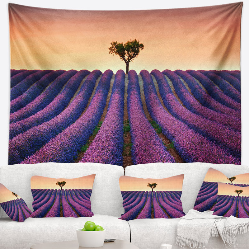 Tapisserie paysage paysage lavande et arbre solitaire, H 32 po x l 39 po