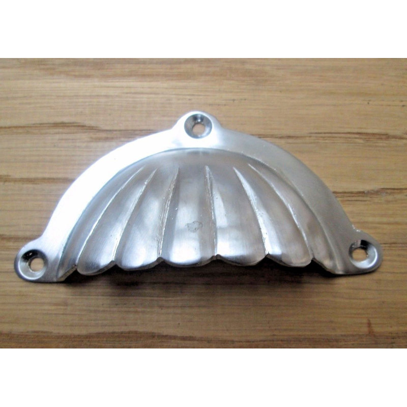 Fluted With Lugs Cup Pull Handle Polished Chrome, Chrome