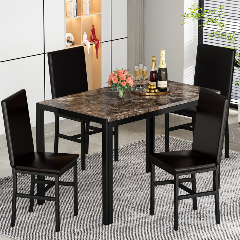 Ensemble de table et chaises 5 pièces: 1 table de salle à manger texturée en marbre de couleur café + structure en métal noir, 4 chaises à dossier rembourré en éponge haute densité