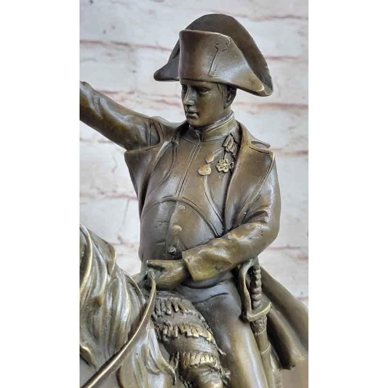 Sculpture de Napoléon traversant les Alpes, statue en bronze sur base de marbre 14 po x 15 po