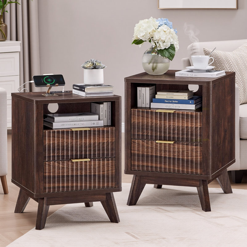 Ensemble de 2 tables de chevet cannelées avec station de charge et rangement intégrés, Noyer foncé