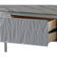 Table basse chic grise avec des pieds en métal lustrés et des pieds en métal à finition arrondie