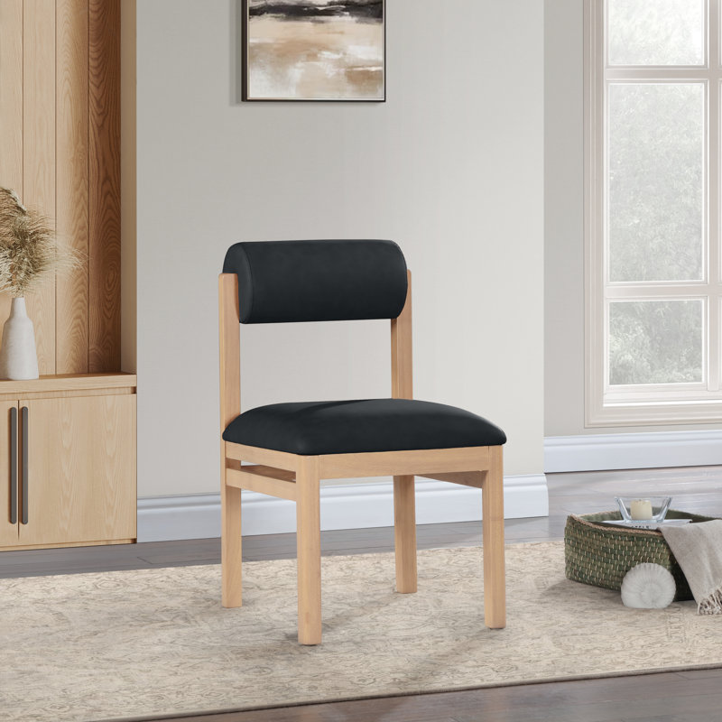 Chaise rembourrée en cuir Frakes Vegan, Teint naturel, Cuir végétalien noir
