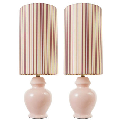 Lampe de table rayée en grès avec abat-jour en lin bourgogne