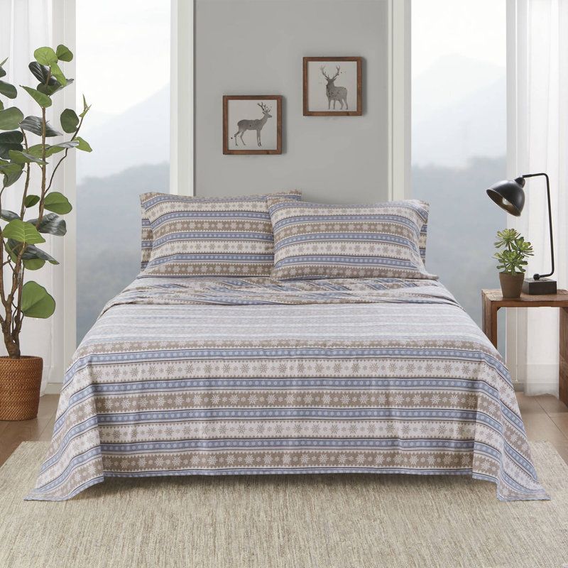 Ensemble de draps doux et confortables avec un motif de flocon de neige bleu, parfait pour le confort et le style toute l'année.