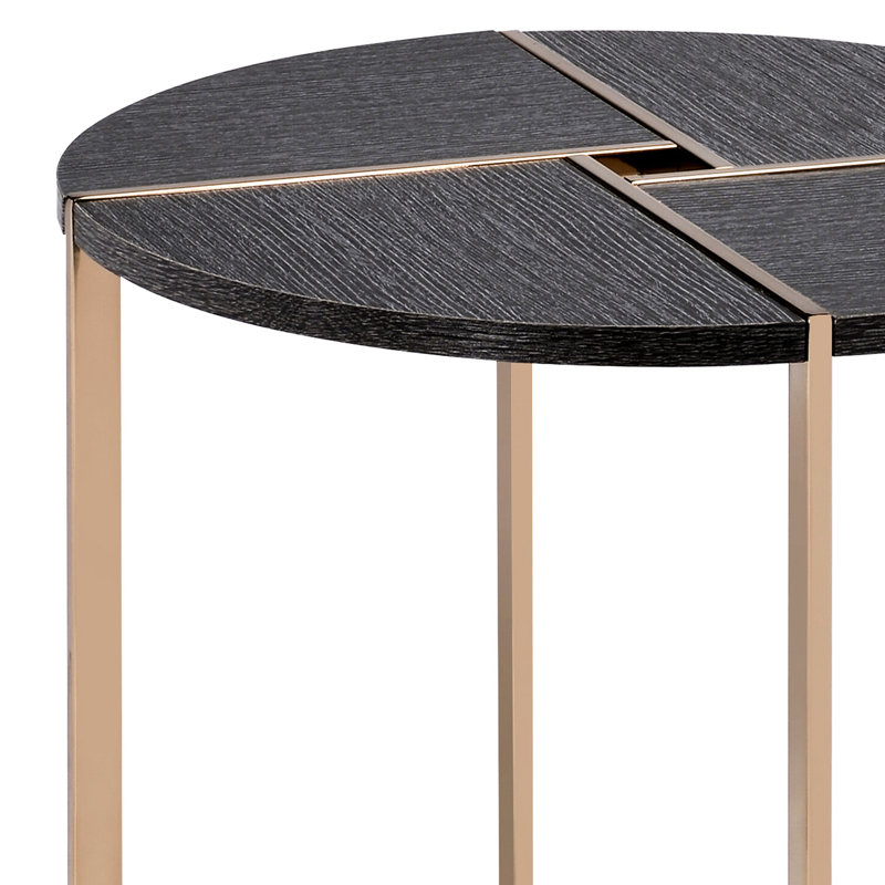 La table de jardin noire champagne ajoute du charme à l'espace extérieur