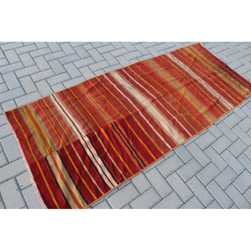 Tapis turc rayé en laine fabriqué à la main dans des tons rouges pour un décor bohémien et un tapis turc en tissu biologique