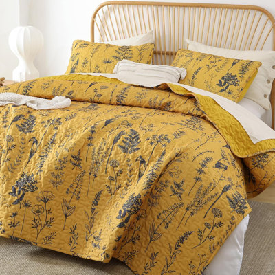 Floral Quilt Set 3 Pieces - Lightweight Botanical Pattern Quilt With Two Pillowcases
