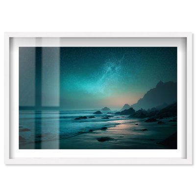 «Nebula Margin IV Shadowbox», photographie de voyage par Notoriart, cadre blanc, 55 x 37