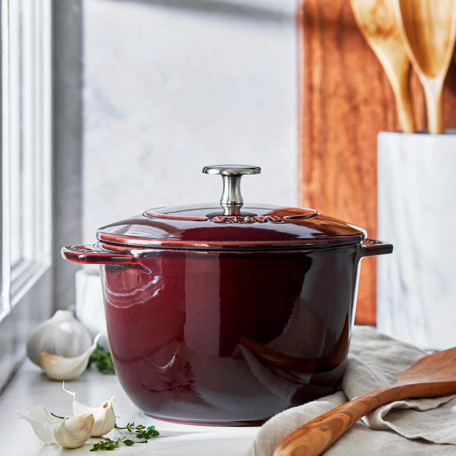 Enameled Cast Iron Dutch Oven, Grenadine, 1.84 quarts