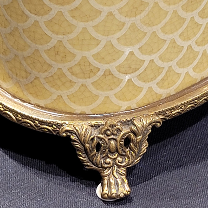 Boîte en porcelaine avec poisson bronze