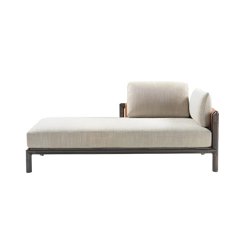 Chaise longue rembourrée Leisure, Accoudoir à droite (vu de face)