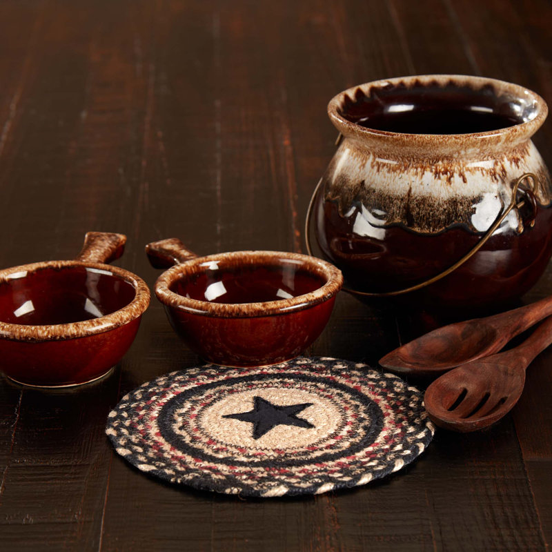 Colonial Star Black and Red Jute Round Trivet