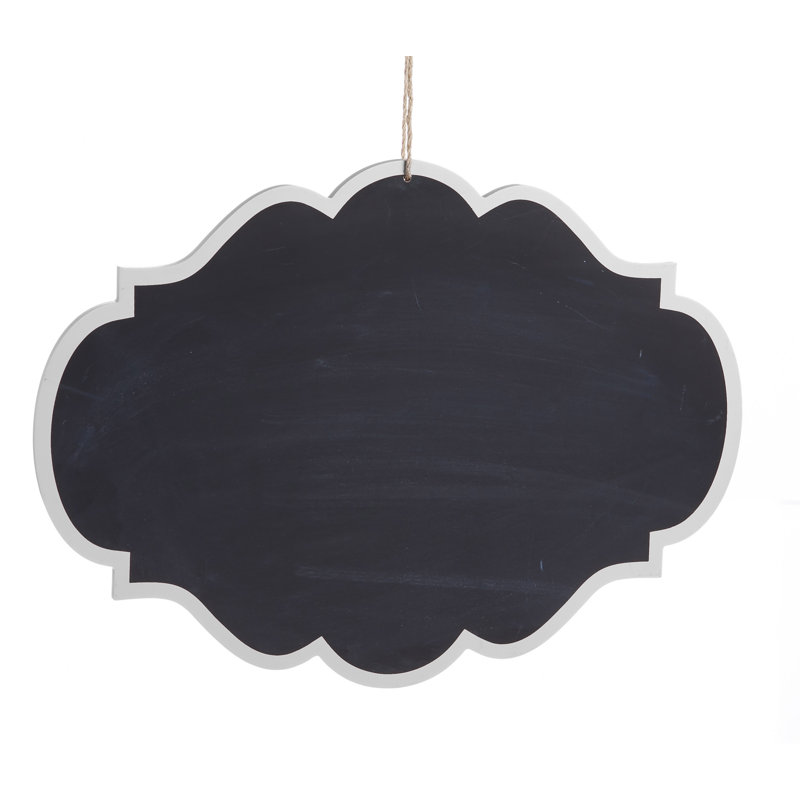 Tableau noir fixé au mur