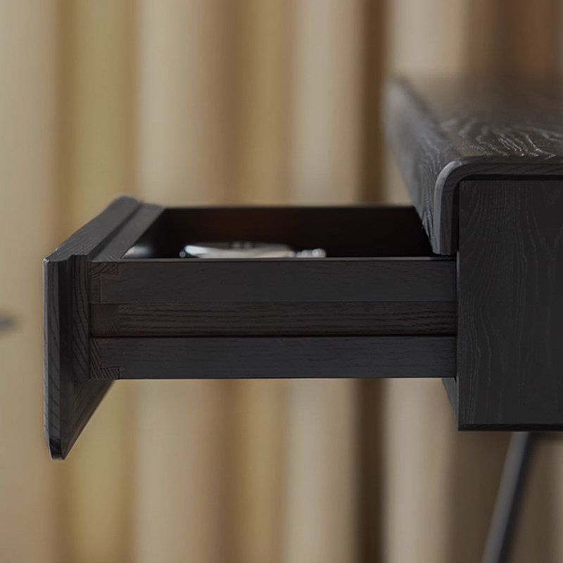 Un bureau d'écriture noir exquis et pratique