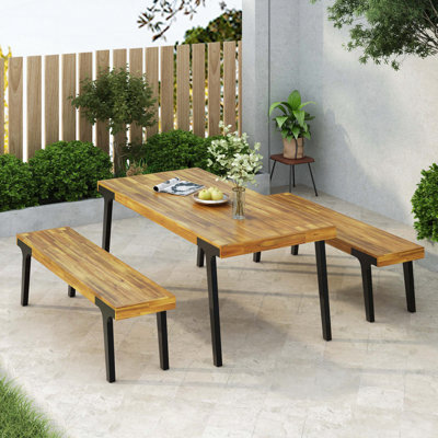 1 table à manger + 2 bancs à manger