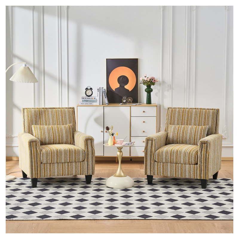 Fauteuil d'appoint moderne à rayures jaunes et blanches, recouvert d'un tissu capitonné, avec garniture cloutée et pieds en pin.