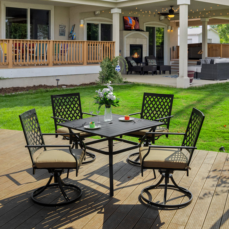 Chaise de patio avec coussin