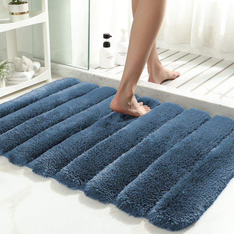 Tapis pour salle de bain Decarie, L 16 po x L 24 po, Bleu foncé