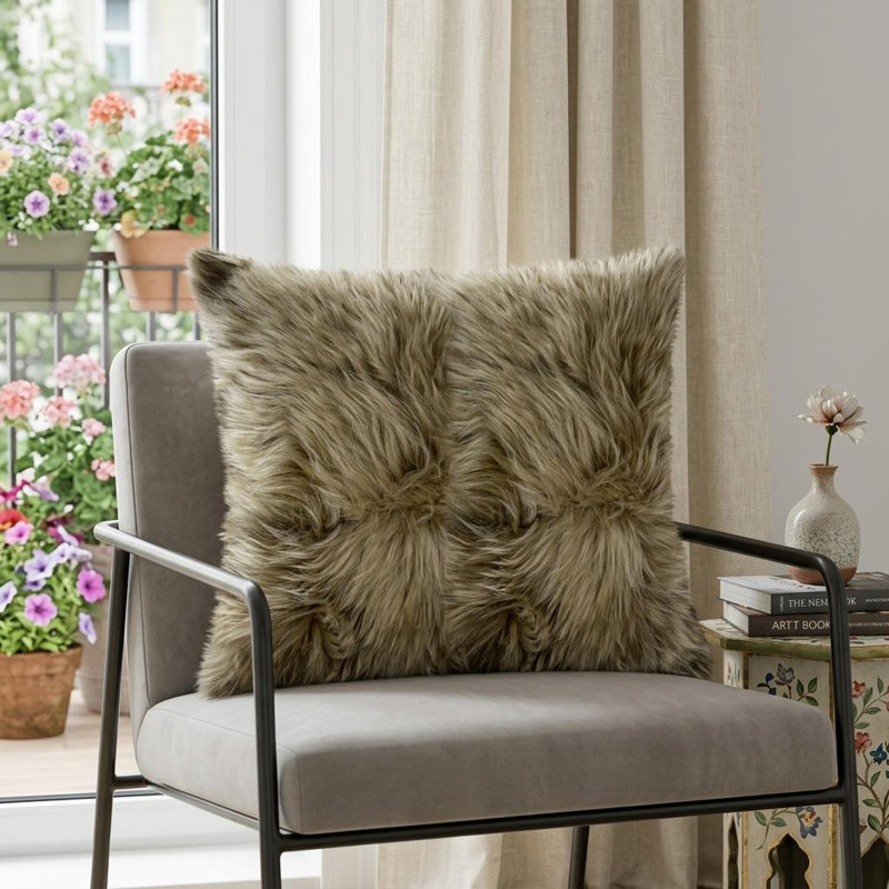 Coussin 18 "en peau de mouton taupe 18", 18 po x 18 po, Taupe, Carré