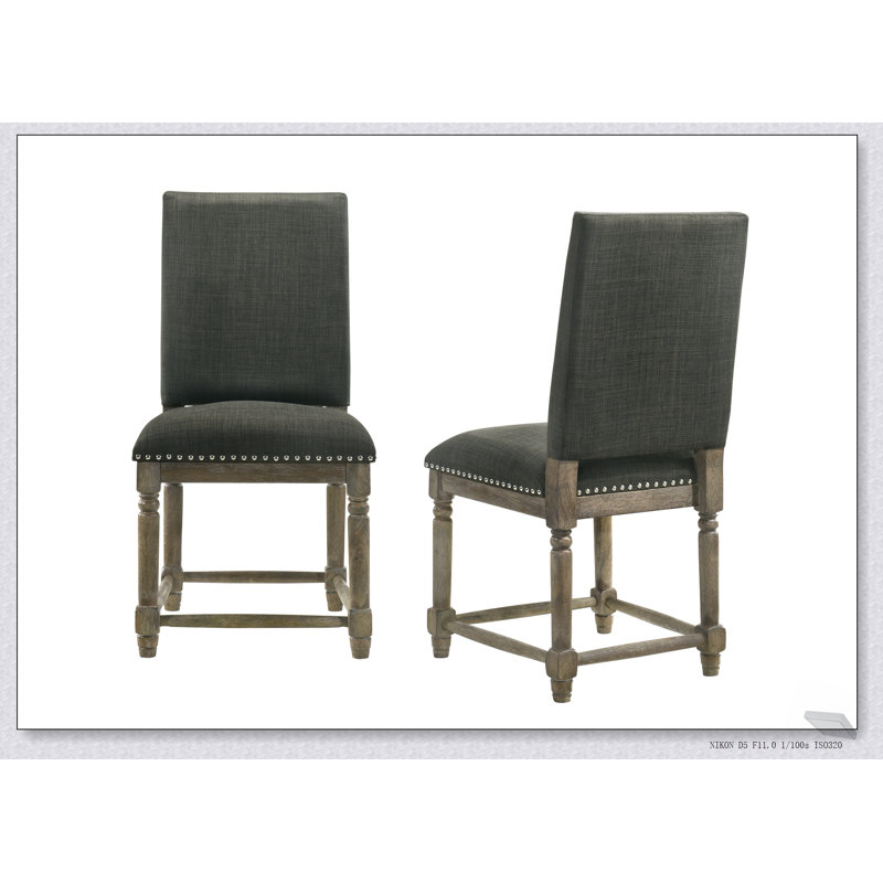 Ensemble de 2 chaises de salle à manger Everton en tissu gris avec coussins confortables et garniture cloutée élégante, parfait pour les repas modernes