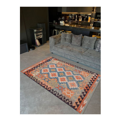 Tapis décoratif multicolore géométrique et traditionnel lavable à la machine