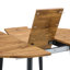 Ensemble de table et de chaises. Table de salle à manger extensible moderne en panneau de fibres à densité moyenne. La table possède un design télescopique, convenant à des rassemblements de différentes tailles.