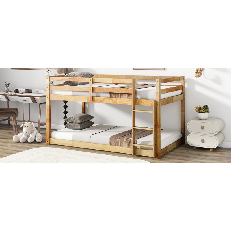 Lit simple au-dessus d'un lit mezzanine en bois massif - Fabrication pour une utilisation moderne à long terme en caoutchouc naturel