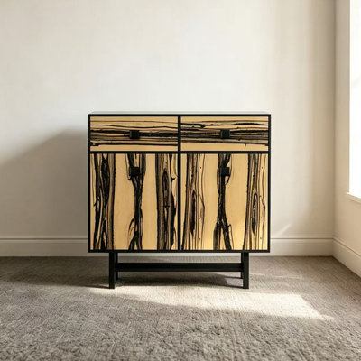 Armoire latérale de rangement en grain de bois de style médiéval