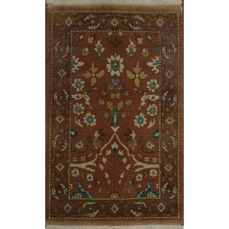Tapis richement coloré ajoutant de la chaleur avec des motifs traditionnels 2 x 3