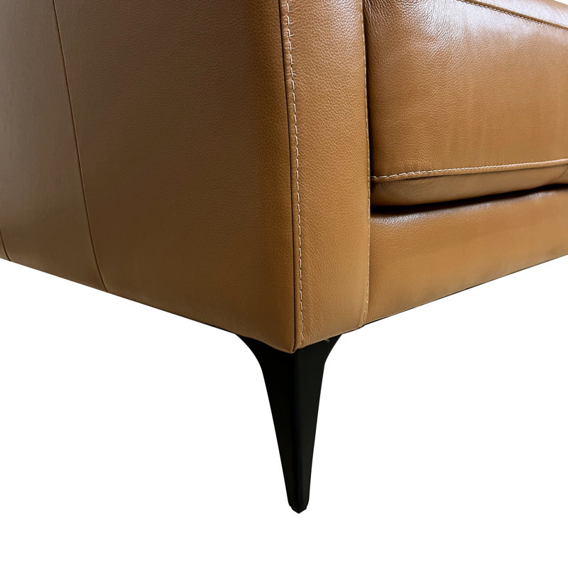 Fauteuil en cuir beige avec coussin inclus, pieds en métal, assise entièrement en mousse, rembourrage ferme, hauteur 86 cm, capacité de charge 100 kg, assise et dossier de type selle, densité D28, largeur 102 cm, charge maximale